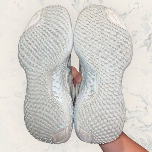 Nike ZoomX Invincible Run Flyknit White Metallic Silver Shoes Womens Size 10 - Picture 7 of 8